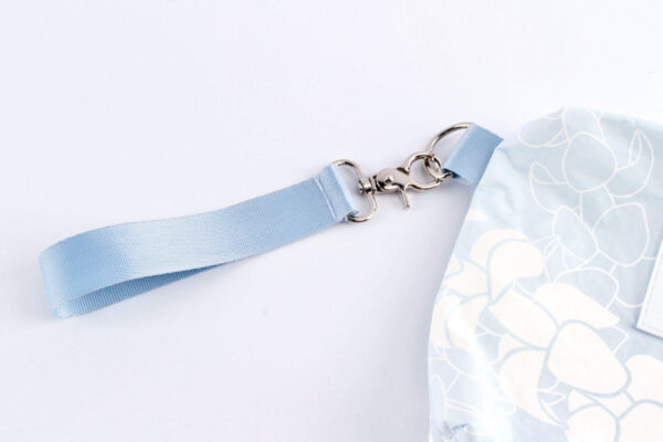 Puakenikeni Curvilinear Lei WRISTLET POUCH